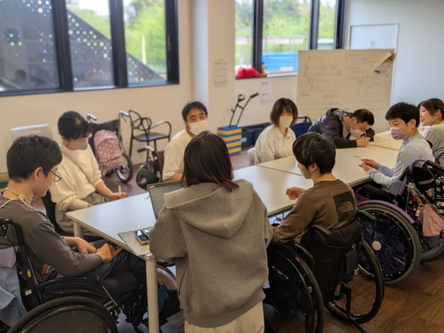 .

＼ダイビングチャレンジミーティング／📸の様子vol.2

▷前回の内容をさらにブラッシュアップ
今週末に開催される「春祭り」やイベントで、自分たちの活動をどうアピールしていくか､､､みんな真剣です

『人の意見は否定しない』がルール
「もっとこうしたら伝わるかな？」
「当日はここを盛り上げよう！」
と、次々に意見が飛び交う熱いミーティングになりました

▷この春祭りは、地域の皆さまと直接お話しできる貴重な機会
「どんな活動をしているの？」
「ダイビングってどうやるの？」
など、皆さまと交流できるのをメンバー一同、本当に楽しみにしています
当日はメンバーそれぞれが担当エリアに分かれ、全力でお祭りを盛り上げますので、今週の土曜日「すくすく春祭り」ぜひ遊びに来てくださいね✩

#ダイビングチャレンジ
#春祭り 
#作戦会議 
#ミーティング風景 
#挑戦