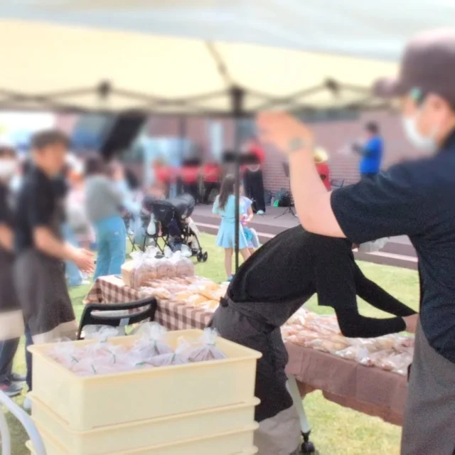 ペジーブル高田の🌸春まつり🌸に出店させていただきました。
たくさんのお客様に来店いただき、完売御礼で終わることができました🍞🍞　本当にありがとうございました。

今度はペジーブル柏の店舗で皆様のお越しをお待ちしております🙇

追記
小さなお客様と記念に撮らせていただきました！
またお会い出来る日を楽しみにしております。

＃ペジーブル柏＃ペジーブル高田＃柏市＃ベーカリー＃就労継続支援b型＃パン屋＃イベント