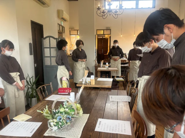 5月21日に、わたげワークスの利用者さん向けの「カフェ作業体験会」を行いました。
今回は、下膳・洗い作業・清掃について皆で学びました。カフェでは接客だけでなく様々な作業があることを学べた良い機会になりました。

お客様に喜んでいただけるカフェをこれからも目指していきます。

わたげワークスではカフェ以外にも、環境整備や軽作業・PC作業、内部向けの調理補助など実践的な作業を行っております。見学希望や質問などございましたら、お電話にてご連絡ください。

#柏 #柏カフェ#カフェ#手賀沼 #ランチ #ペジーブルカフェ#ペジーブル #カフェ好きな人と繋がりたい #カフェ巡り#Paisible#boulangerieCafePaisible #カフェペジーブル#北柏#手賀沼カフェ#手賀沼カフェ巡り#柏カフェ巡り#cafe #柏ランチ #道の駅しょうなん #ランチプレート #パン好きな人とつながりたい#就労移行支援#就労継続支援ｂ型 #frindly #activity #watage