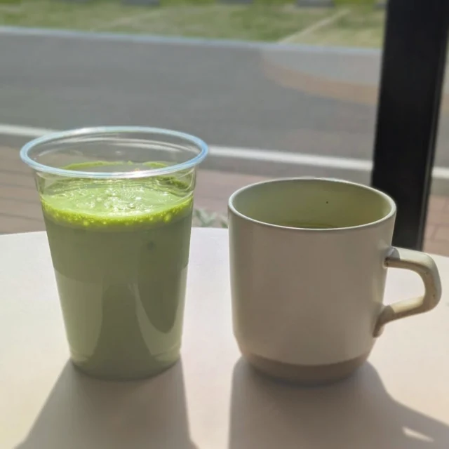 .
＼明日から辻利抹茶ラテ新発売!!／

ふわっと香る辻利抹茶と、まろやかなミルクが相性抜群
暑い日はひんやりICE、ほっと一息つきたい時はHOTがおすすめです

バニラアイスをのせた抹茶ラテフロートもオススメ
抹茶のほろ苦さとアイスの甘さが楽しめる、この季節にぴったりの一杯です💚

ジメジメとした天気が続きますが、ぜひカフェでお楽しみください♡

#抹茶ラテ 
#抹茶ラテフロート 
#新商品 
#カフェ巡り 
#抹茶好き